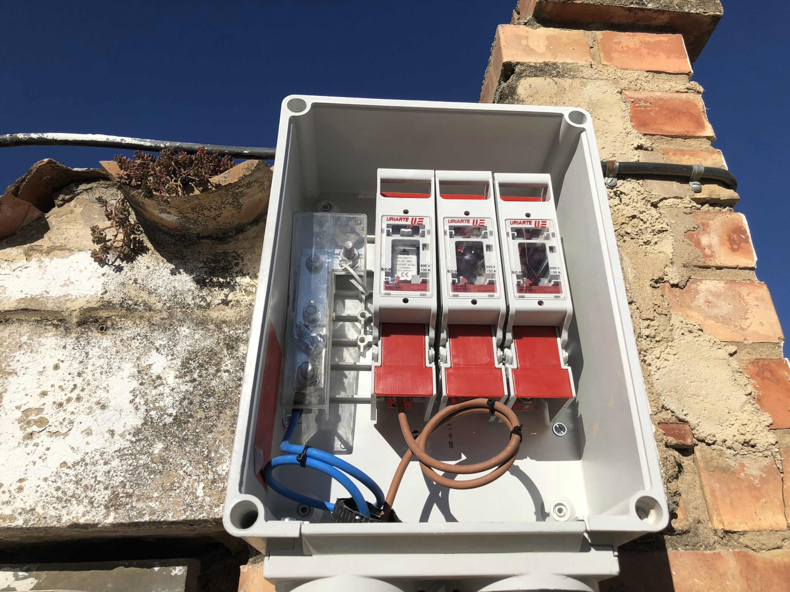 Teléfono de electricista 24 horas para averías en Pamplona, Puente la Reina y alrededores